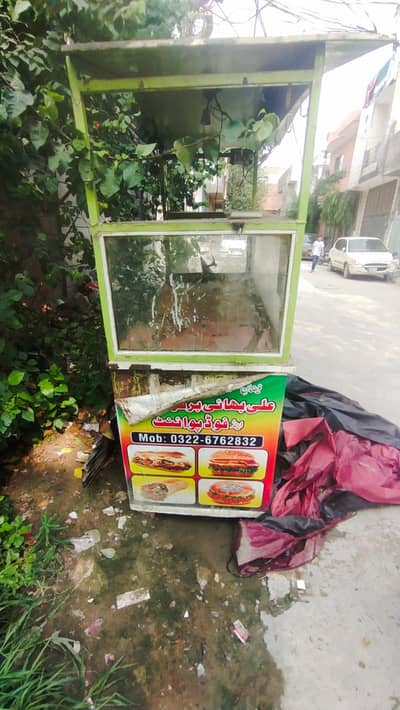 burger swarma counter