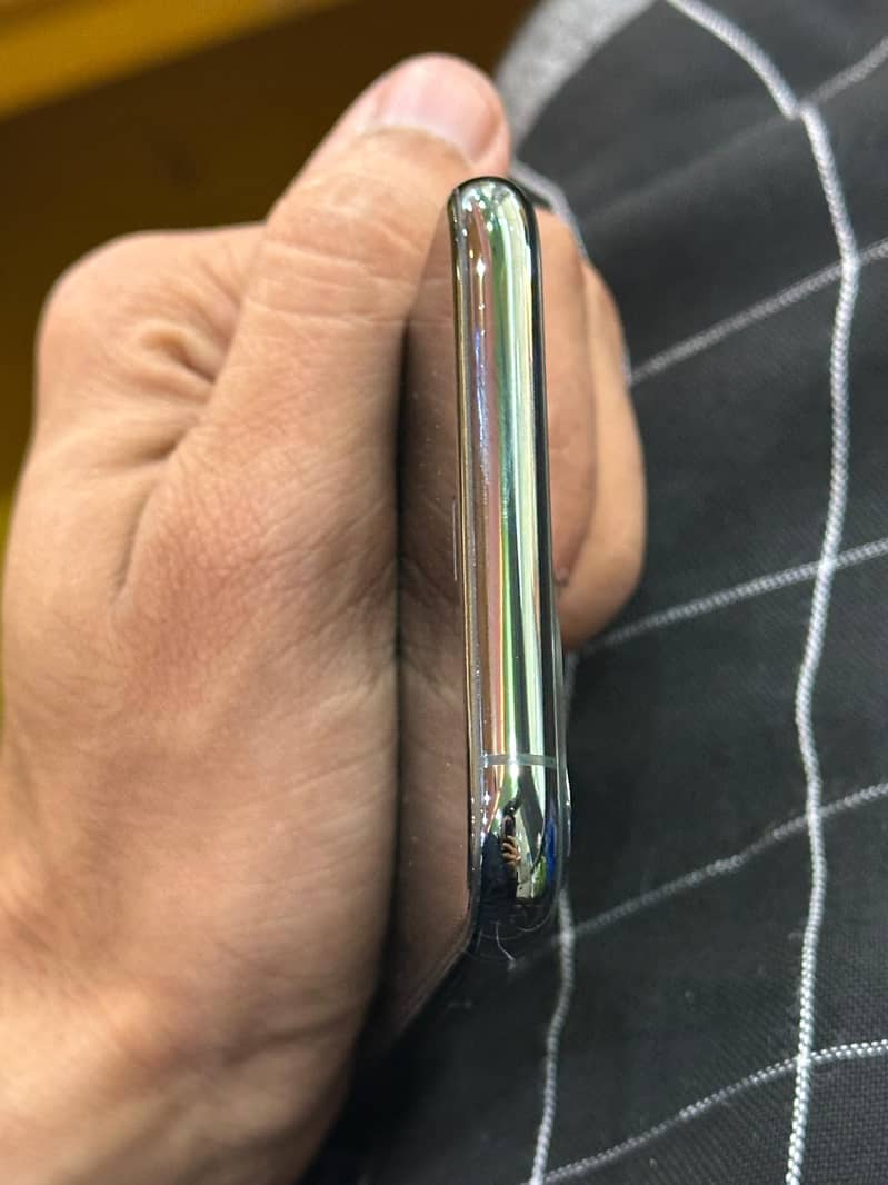 Apple iPhone 11 Pro 1