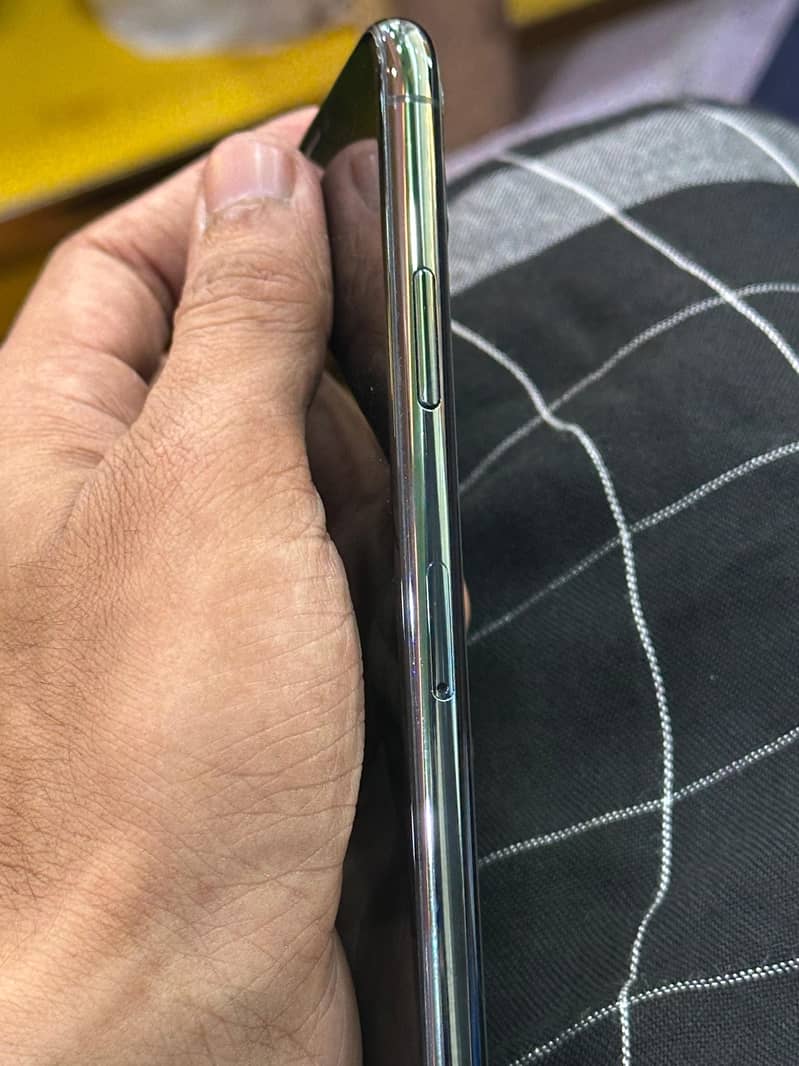 Apple iPhone 11 Pro 3