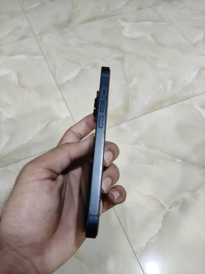 Apple iPhone 14 3