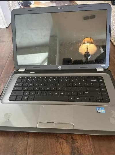 HP LAPTOP FOR SALE EVERYTHING OKAY JUST A LINE IN DESPLAY