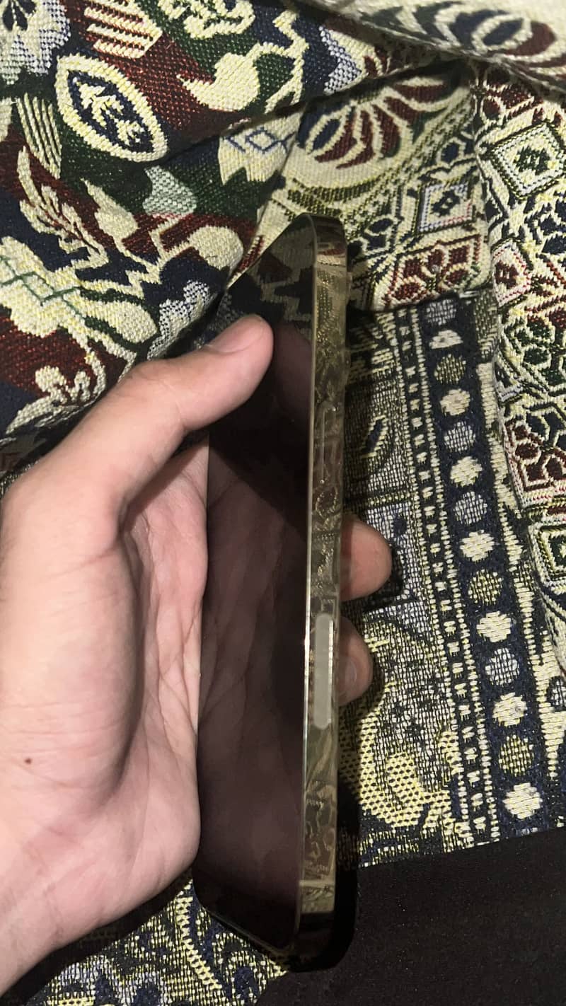 Apple iPhone 14 Pro Max 2