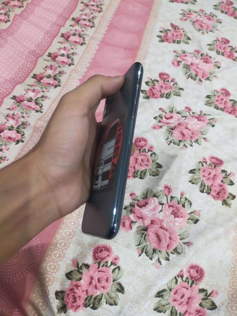 Apple iPhone 11 Pro Max 4