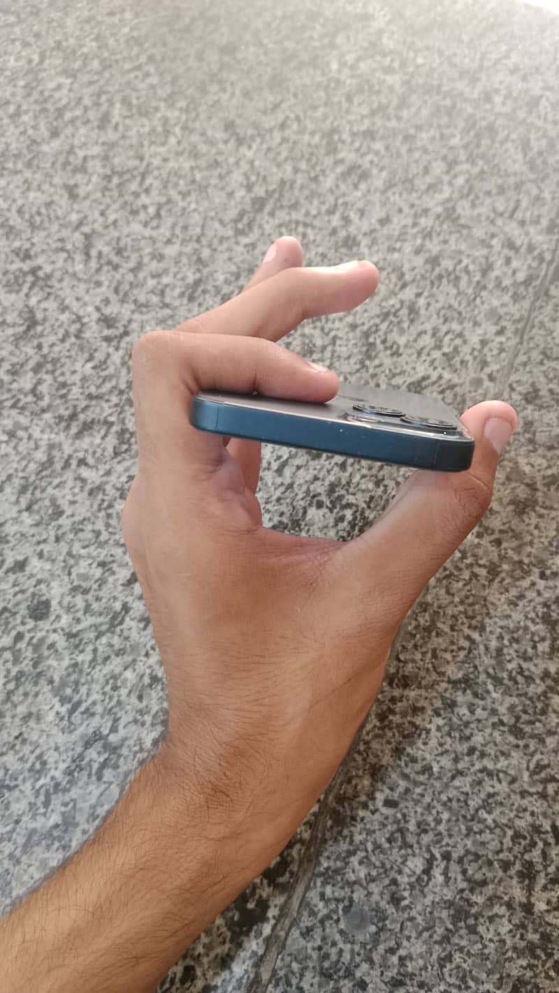 Apple iPhone 13 4