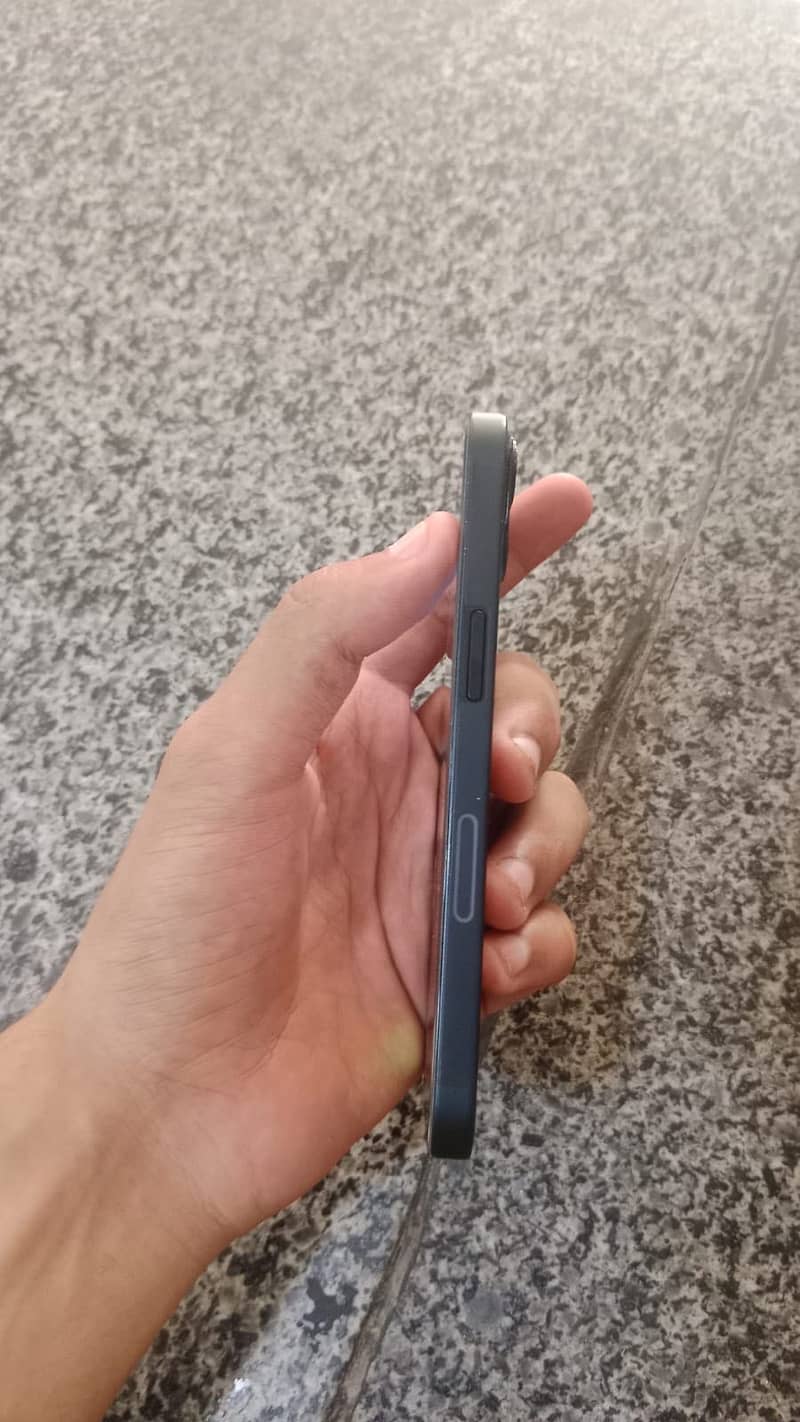 Apple iPhone 13 5