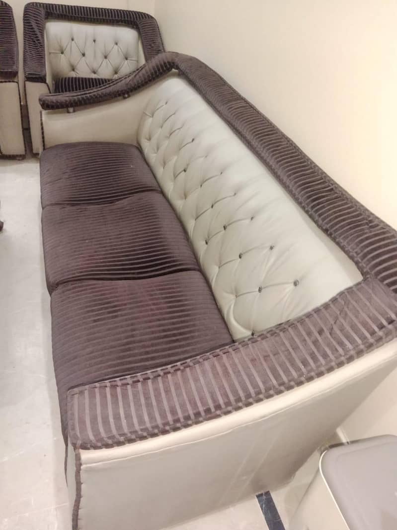 Sofa and tables 0