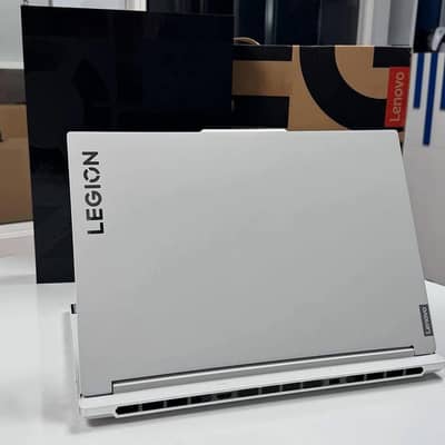 Lenovo Legion 7i – Gaming Monster | RTX 4070 | 32GB RAM | 1TB SSD