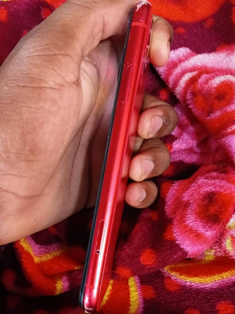 Apple iPhone 11 4