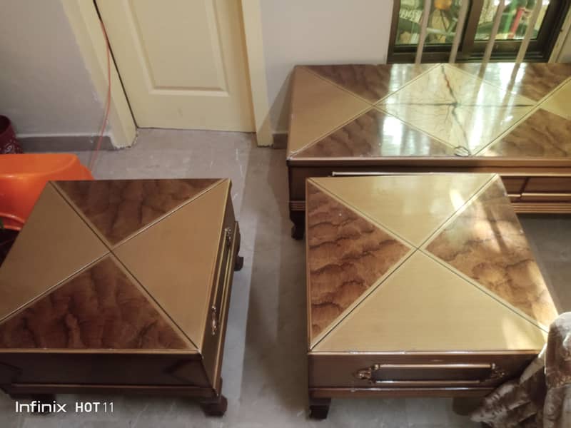 Sofa and tables 4
