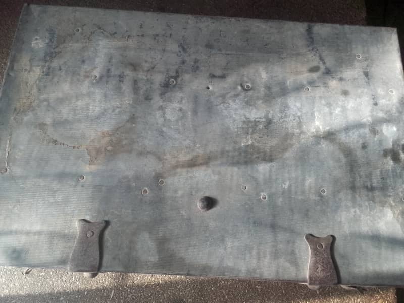 metal trunk 0