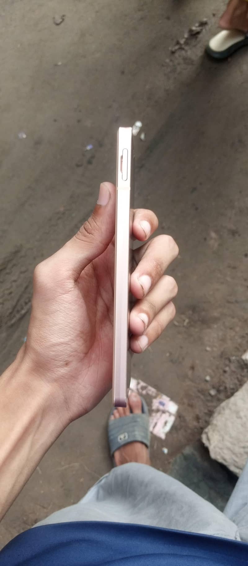 Sharp Aquos Sense7 3