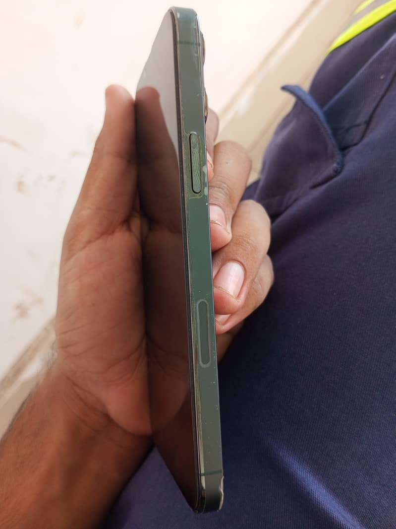 Apple iPhone 13 Pro Max 3
