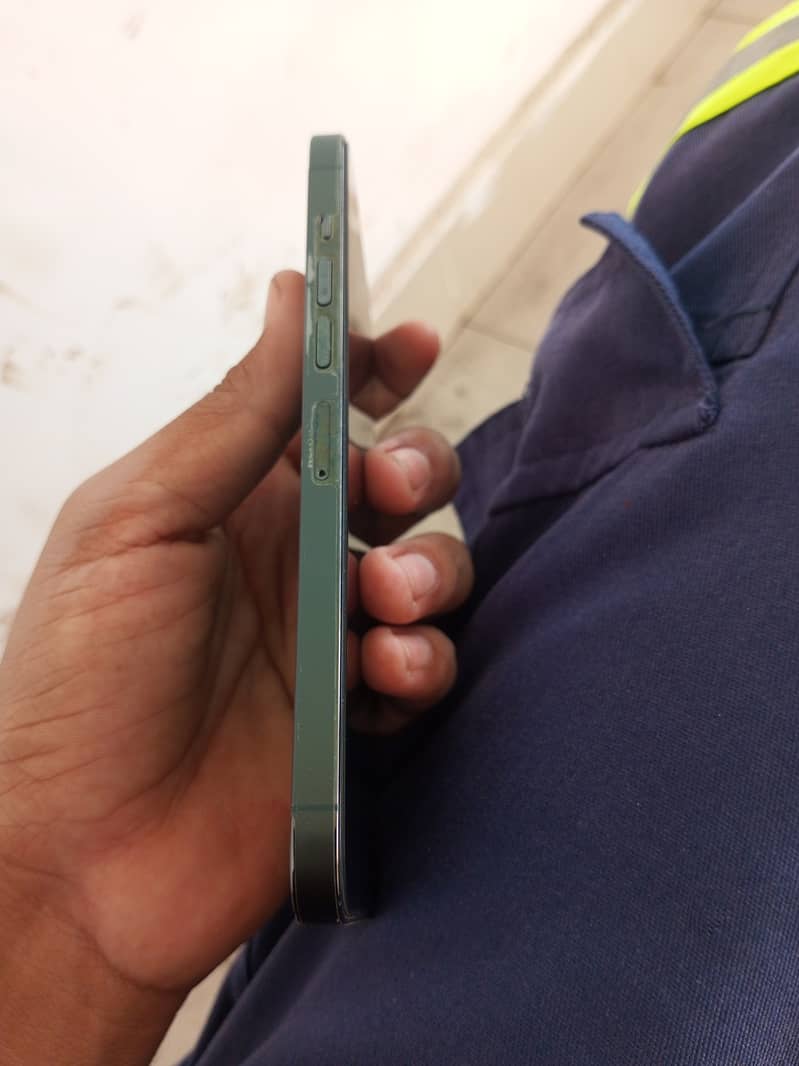 Apple iPhone 13 Pro Max 4