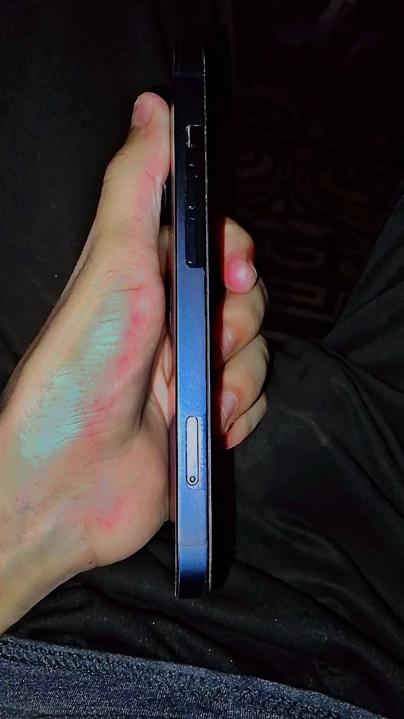 Apple iPhone 13 4