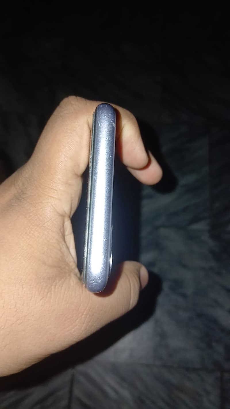 Apple iPhone 11 4