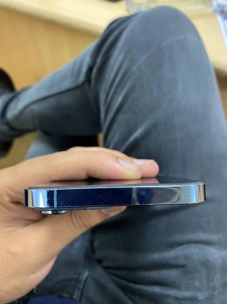 Apple iPhone 13 Pro Max 4