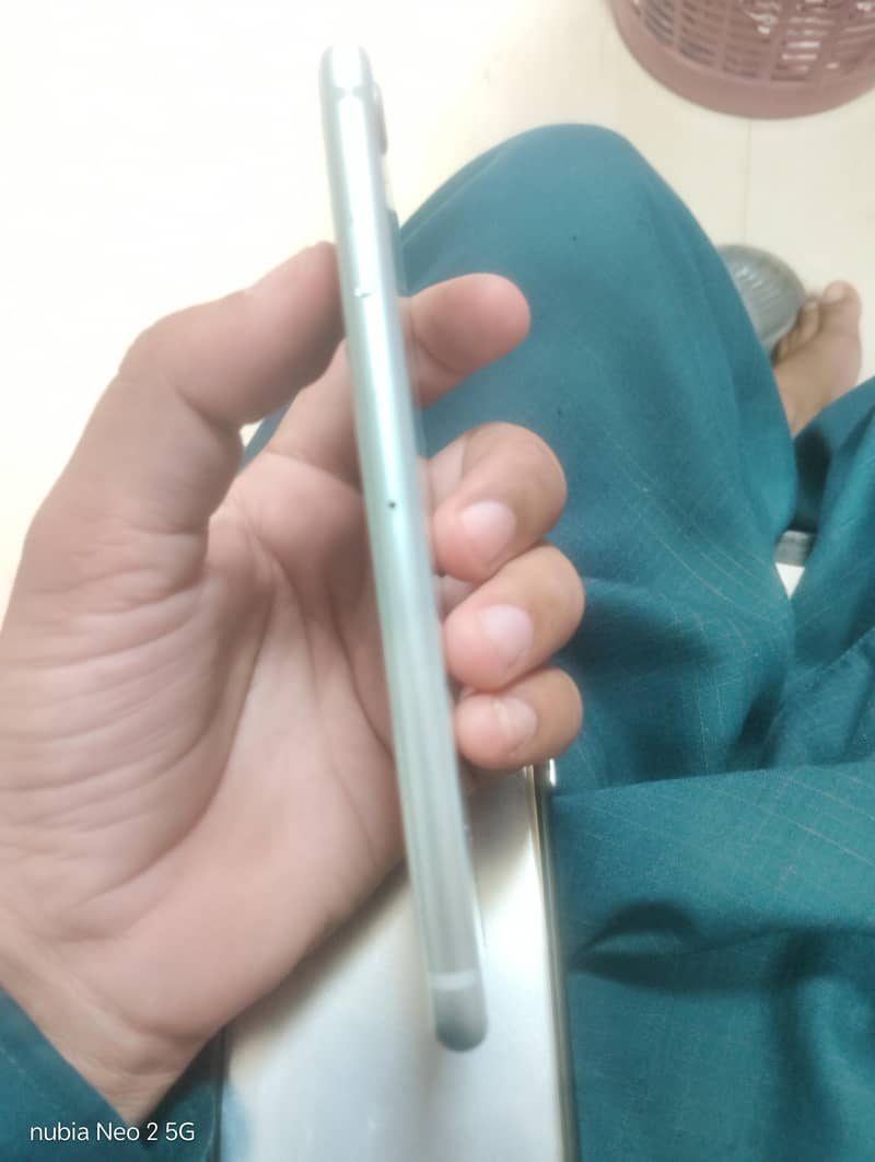 Apple iPhone 8 0