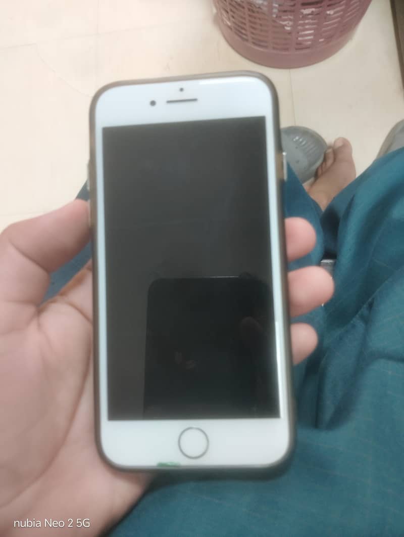 Apple iPhone 8 1