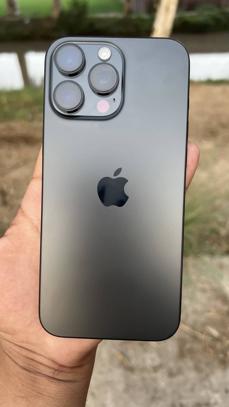 Apple iPhone 16 Pro Max 2