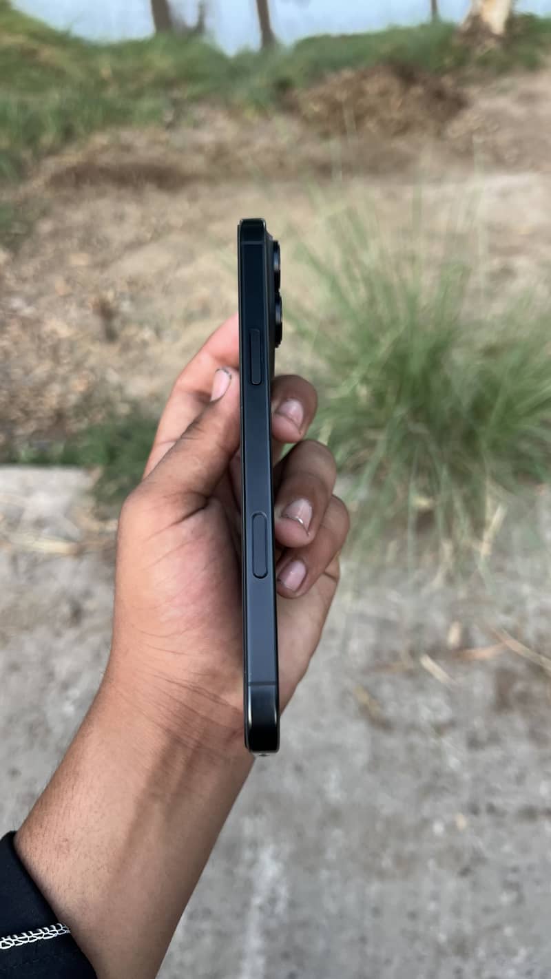 Apple iPhone 16 Pro Max 4