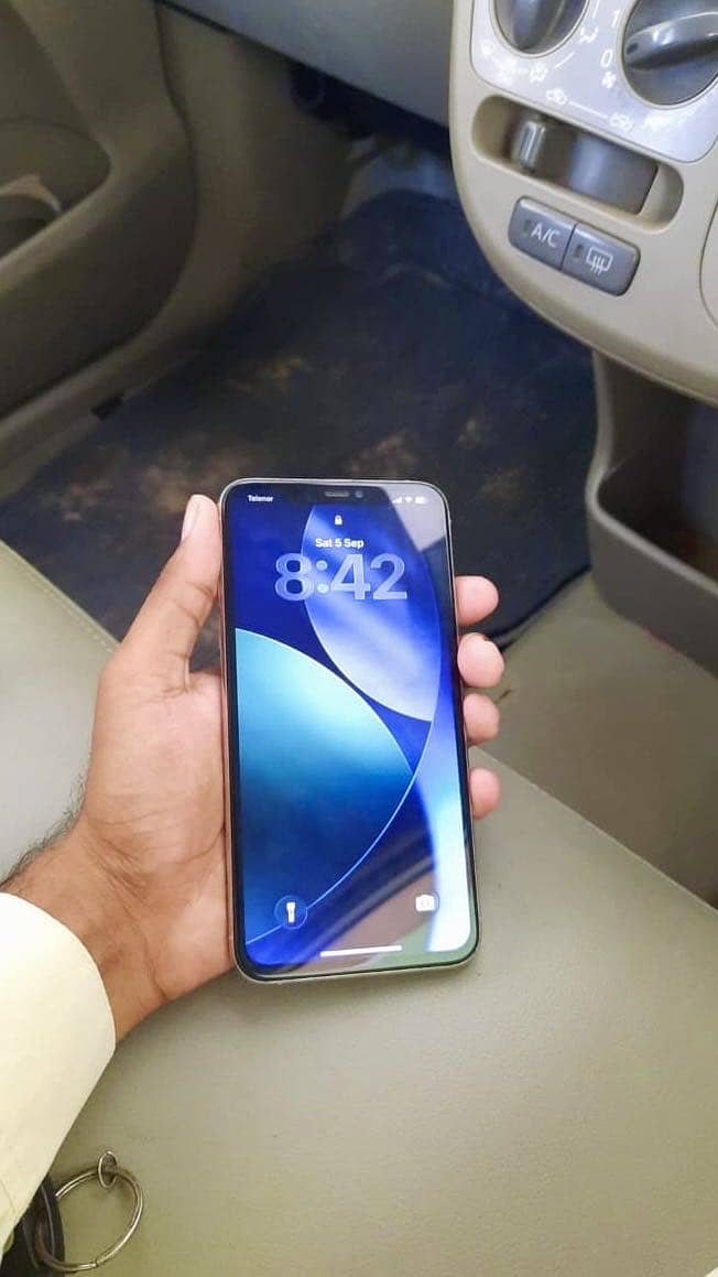 Apple iPhone 11 Pro Max 1