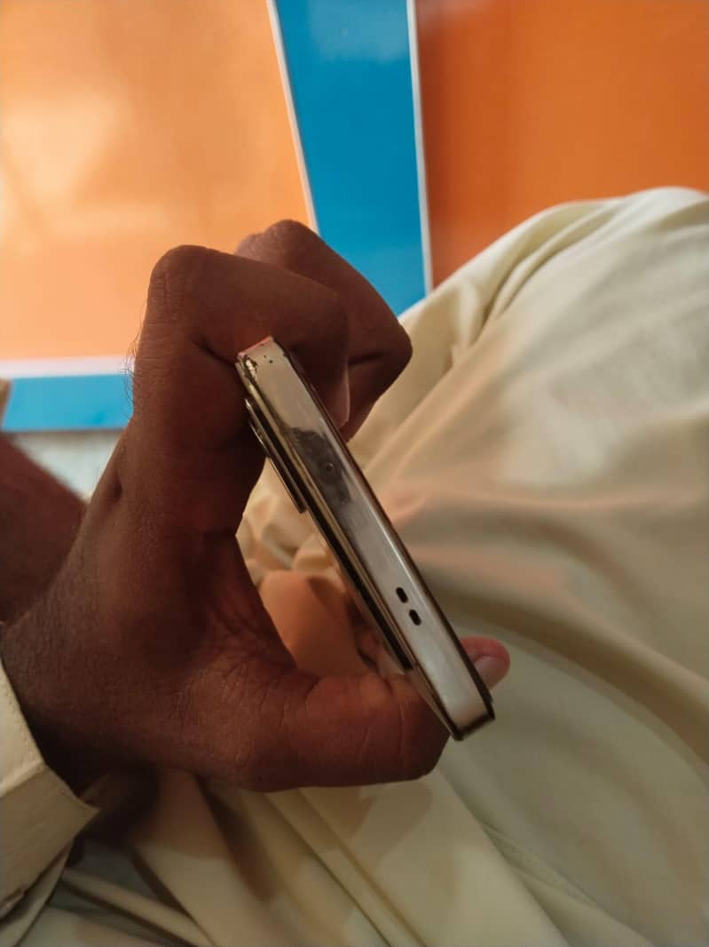 Infinix Note 40 5