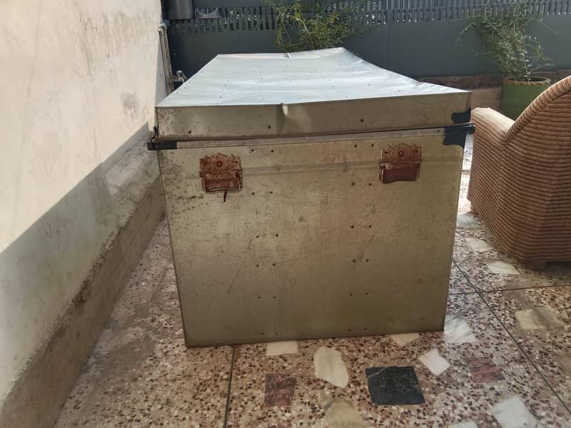 large Tin Trunk 4