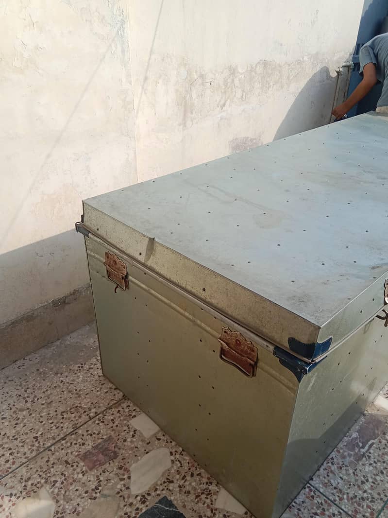 large Tin Trunk 6