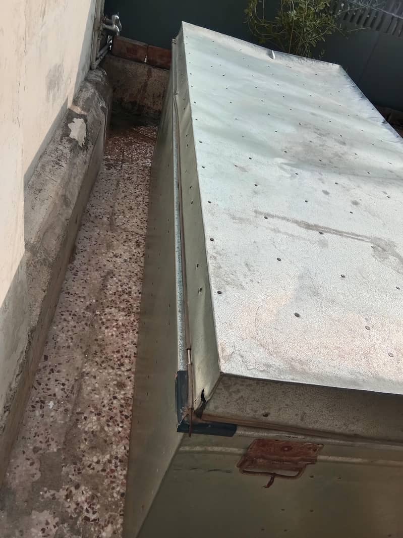 large Tin Trunk 8