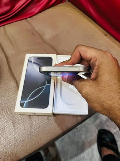 Apple iPhone 16 Pro Max 92% battery 256