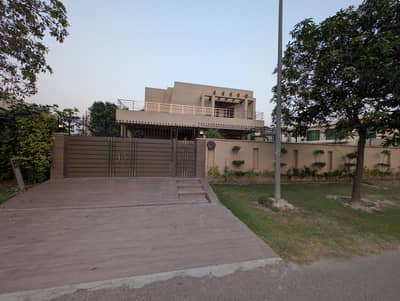 2 KANAL GRAND RESIDENCE WITH 1 KANAL HOUSE & 1 KANAL PRIVATE LAWN FOR SALE