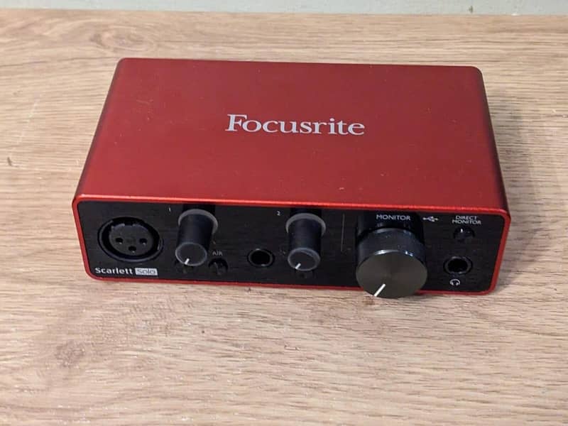Audio interface in good condition. 4