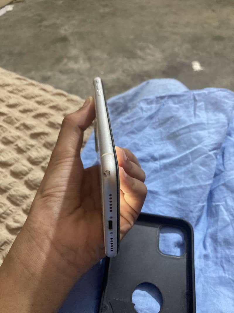 Apple iPhone 11 5