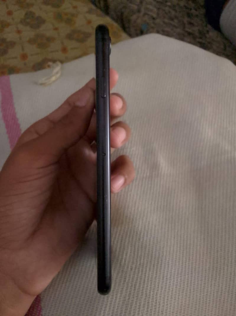 Apple iPhone 7 2