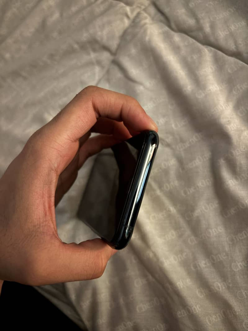 Apple iPhone 11 Pro 1