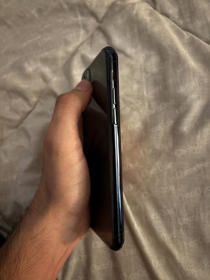 Apple iPhone 11 Pro 2