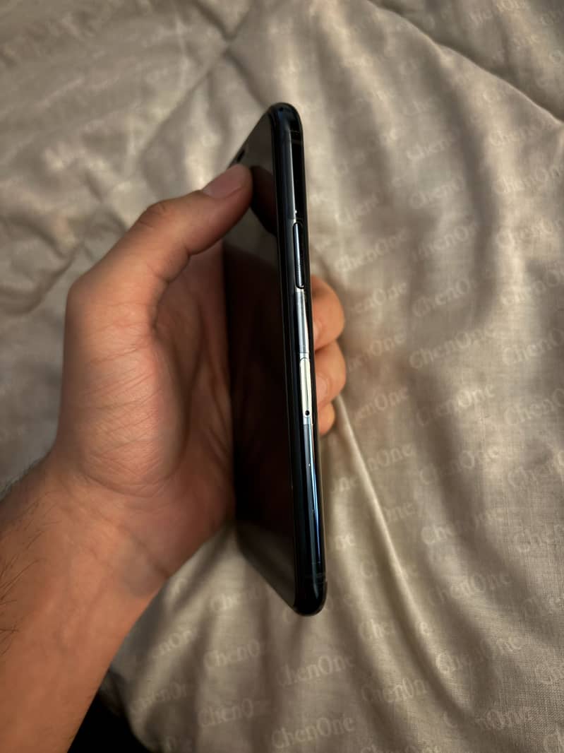 Apple iPhone 11 Pro 4