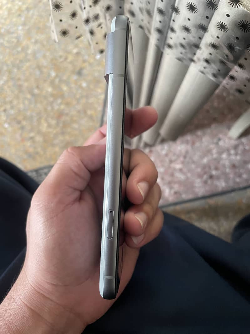 Google Pixel 8 4