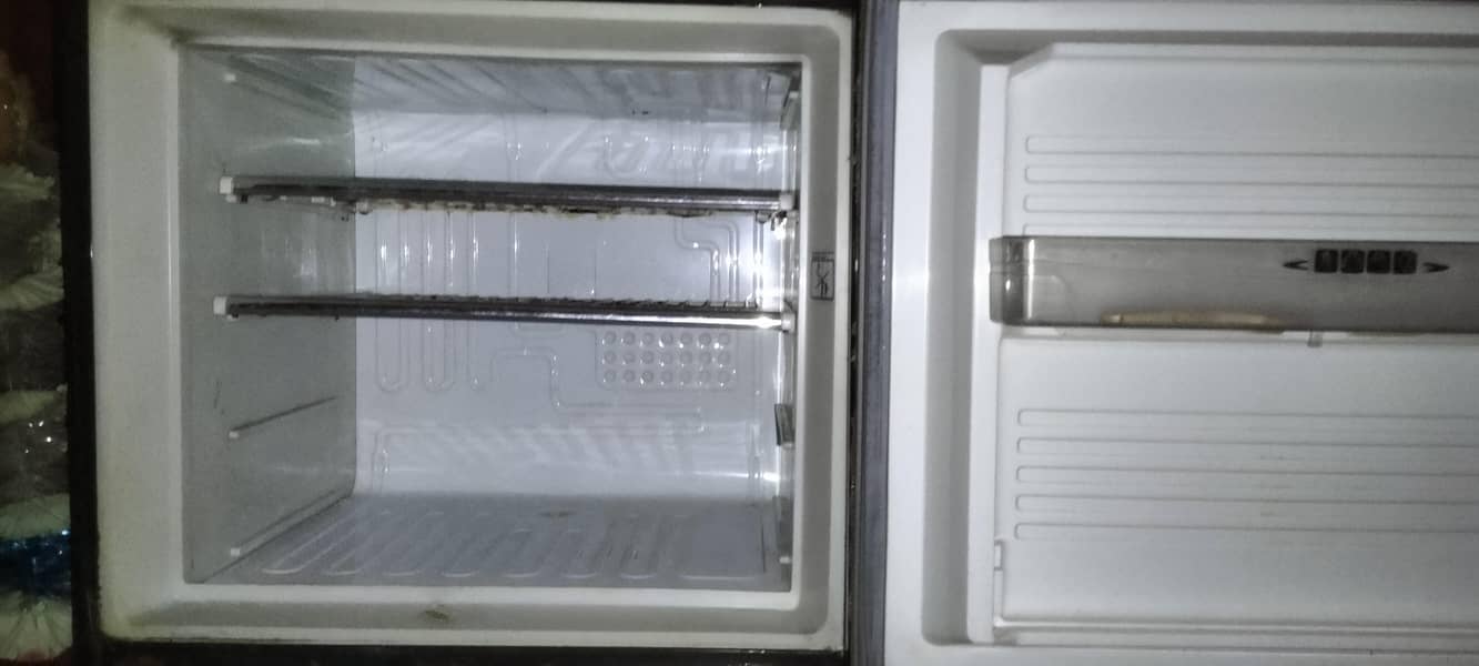 DAWLANCE FRIDGE 1