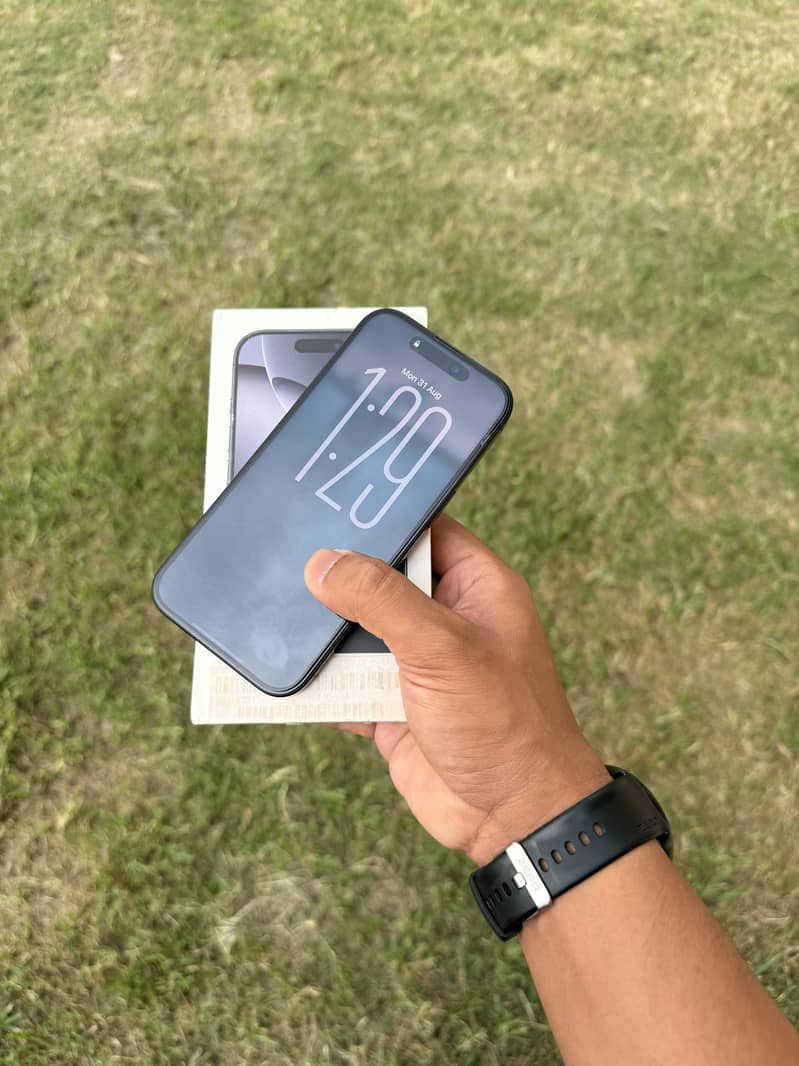 Apple iPhone 16 Pro 1