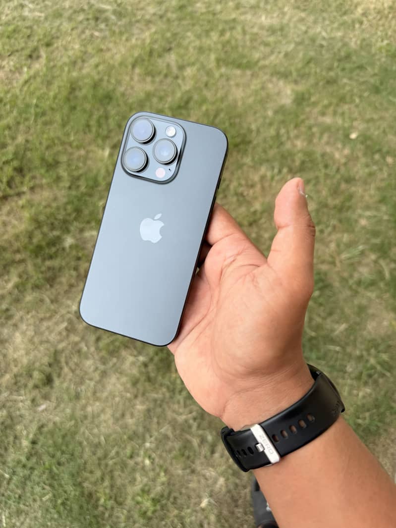 Apple iPhone 16 Pro 2