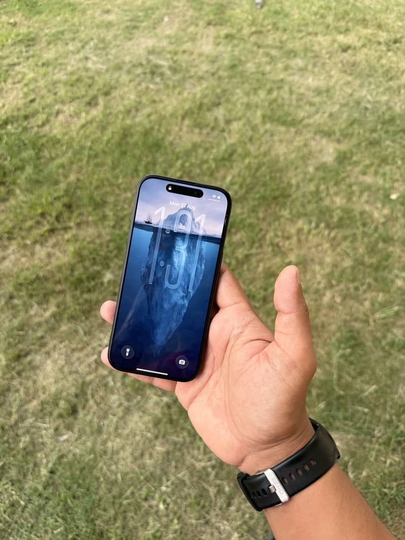 Apple iPhone 16 Pro 3