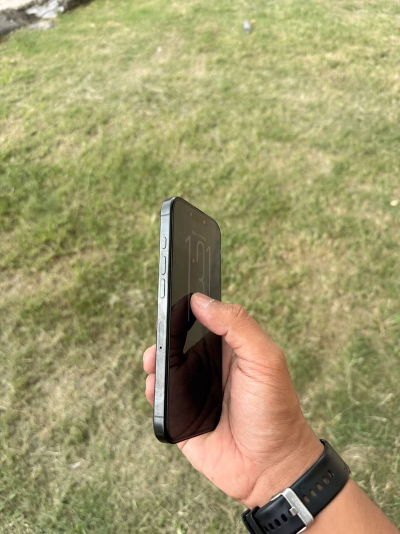 Apple iPhone 16 Pro 4