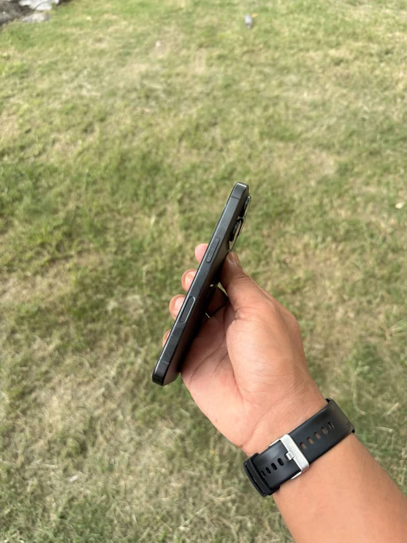 Apple iPhone 16 Pro 5