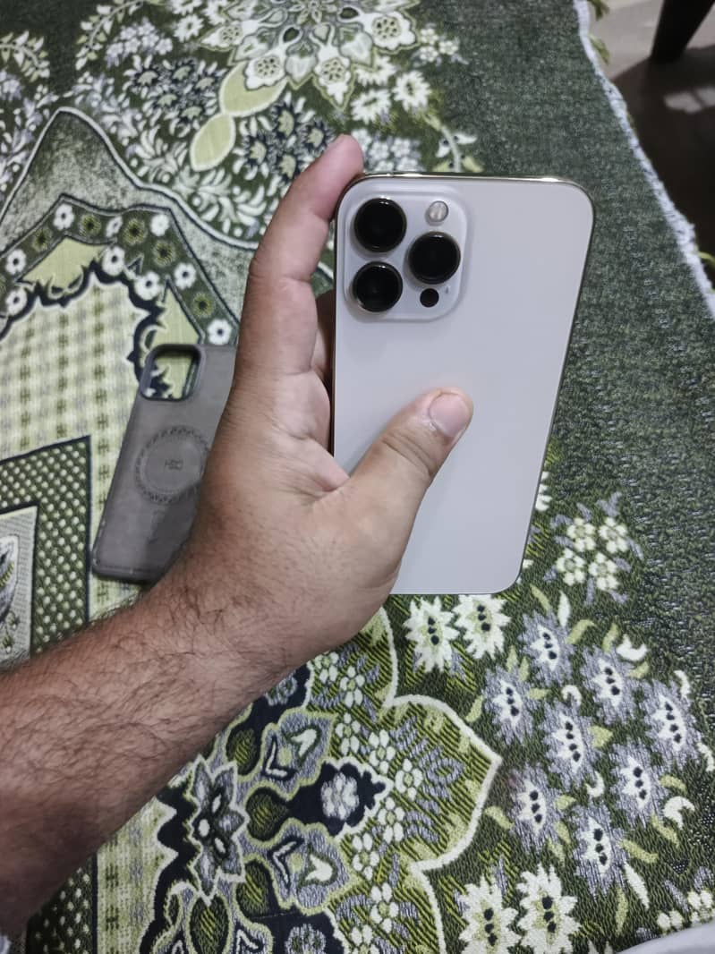 Apple iPhone 13 Pro Max 4