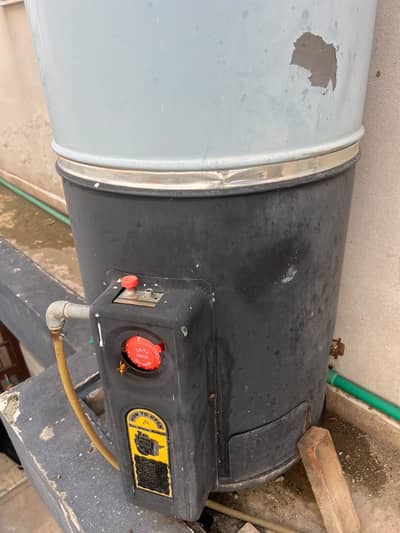 Large Size Gas Geyser – Excellent Working Condition | For Sale