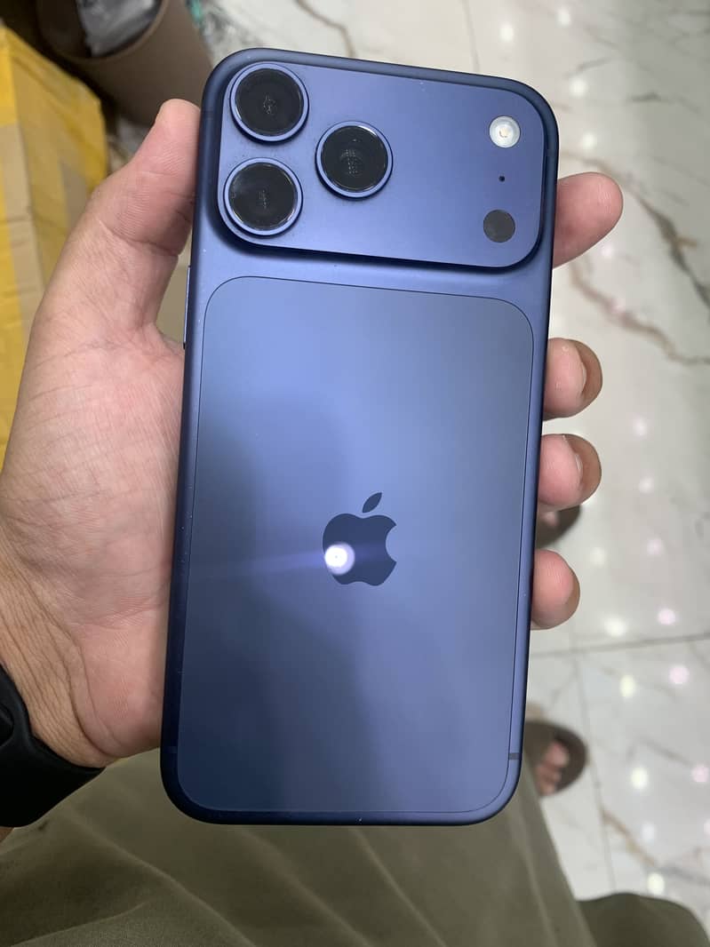 Apple iPhone 17 Pro Max 2