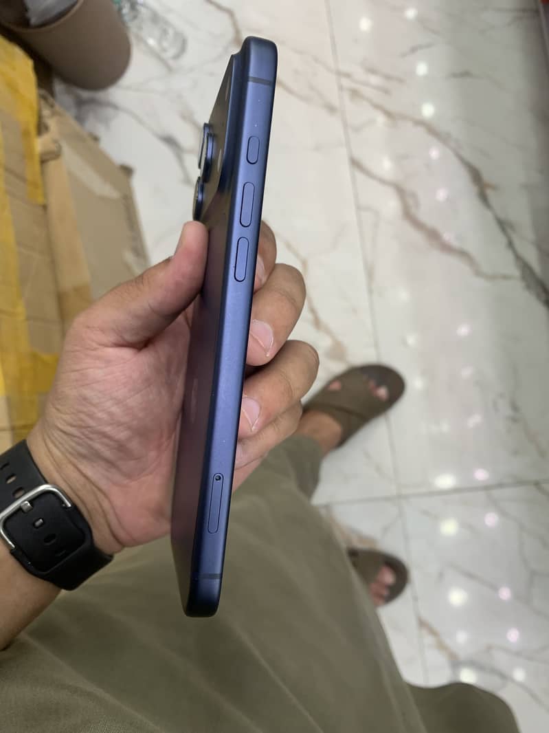 Apple iPhone 17 Pro Max 4