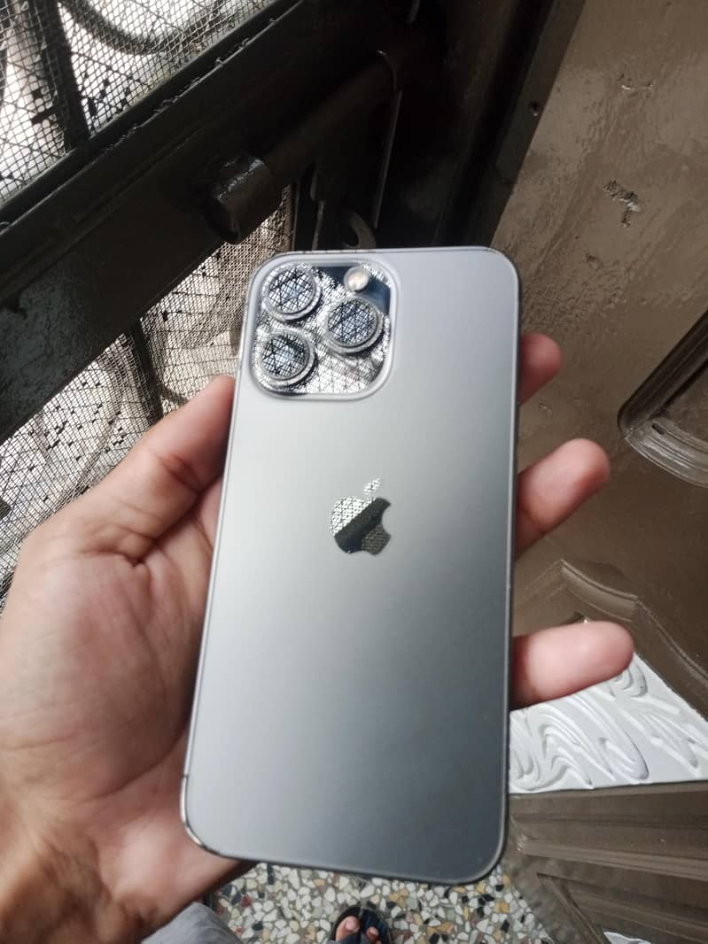Apple iPhone 13 Pro 1