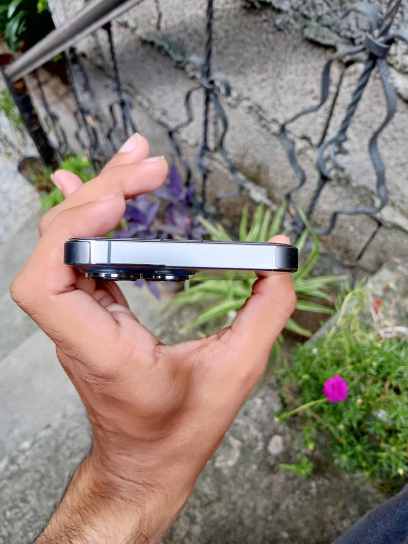 Apple iPhone 13 Pro 2